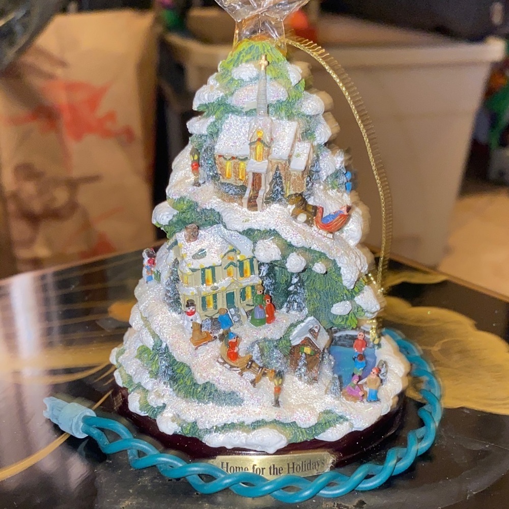 Box28 Thomas Kinkade Festive Holiday Tree with Star Topper - Picture 3 of 6